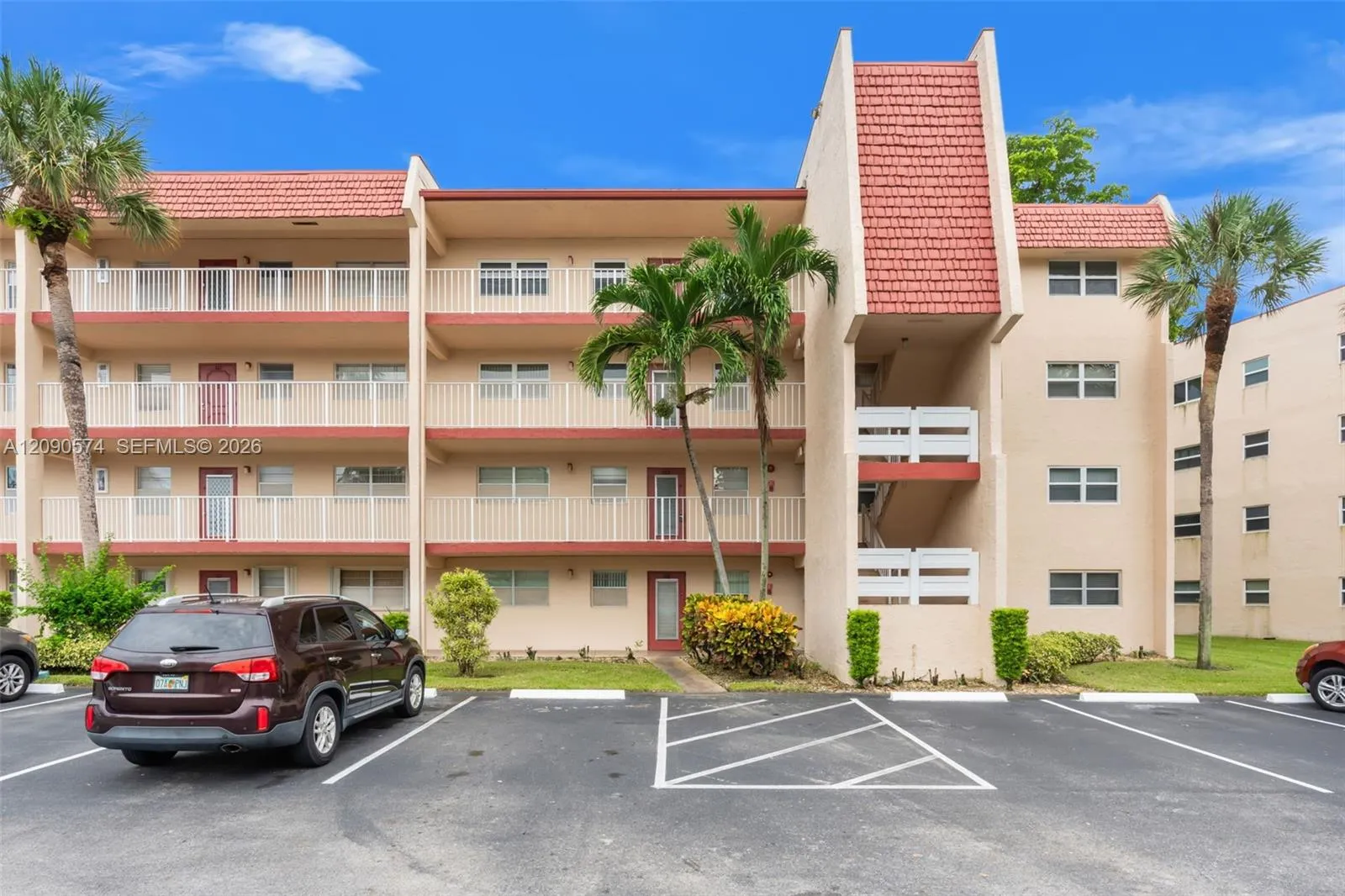 En Venta 1040 Country Club Drive 208, Margate, FL 33063, Margate, FL 33063