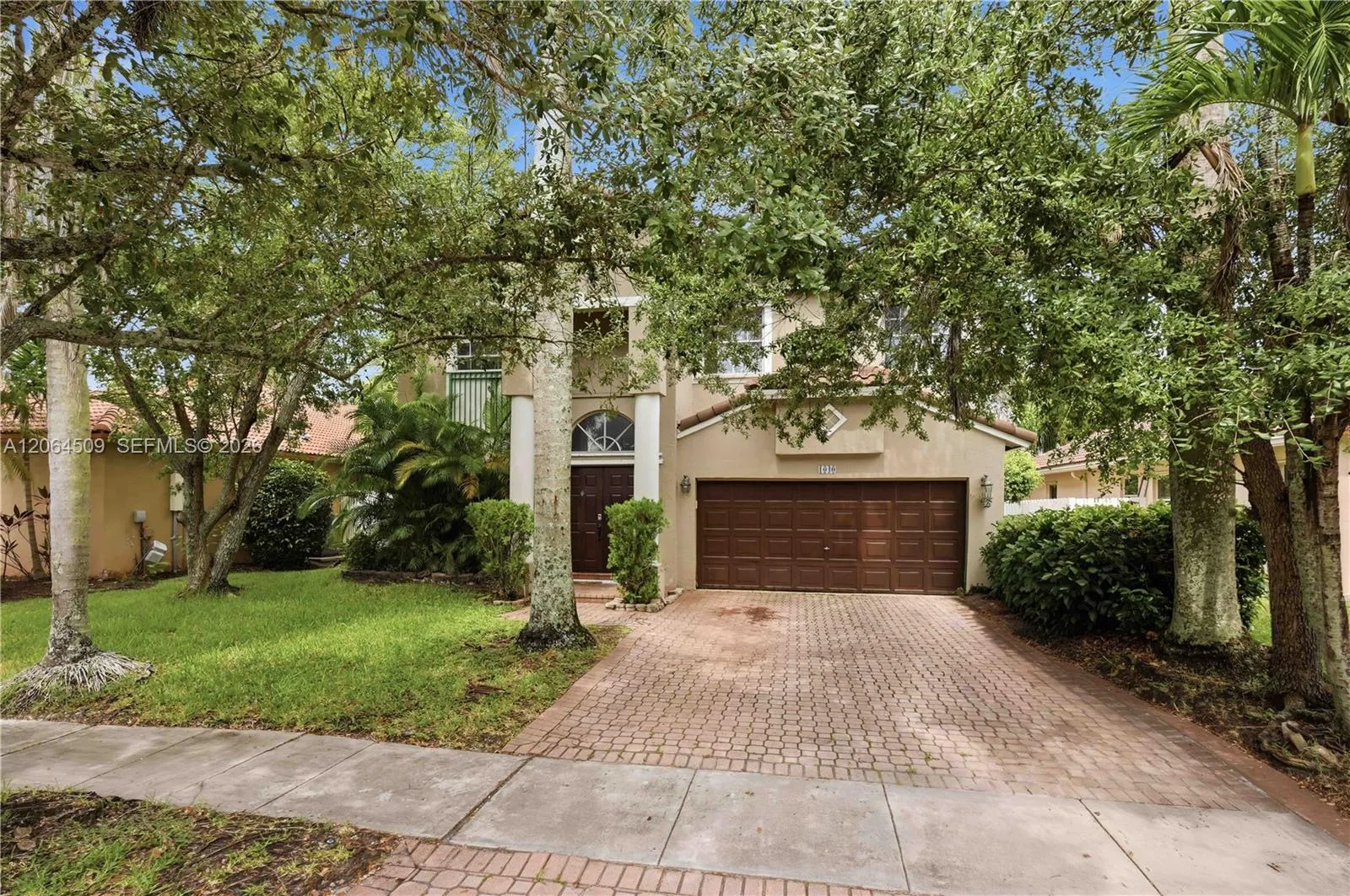 Foto de propiedad en 1040 NW 185th Avenue, Pembroke Pines, FL 33029 Pembroke Pines con MLS# 
