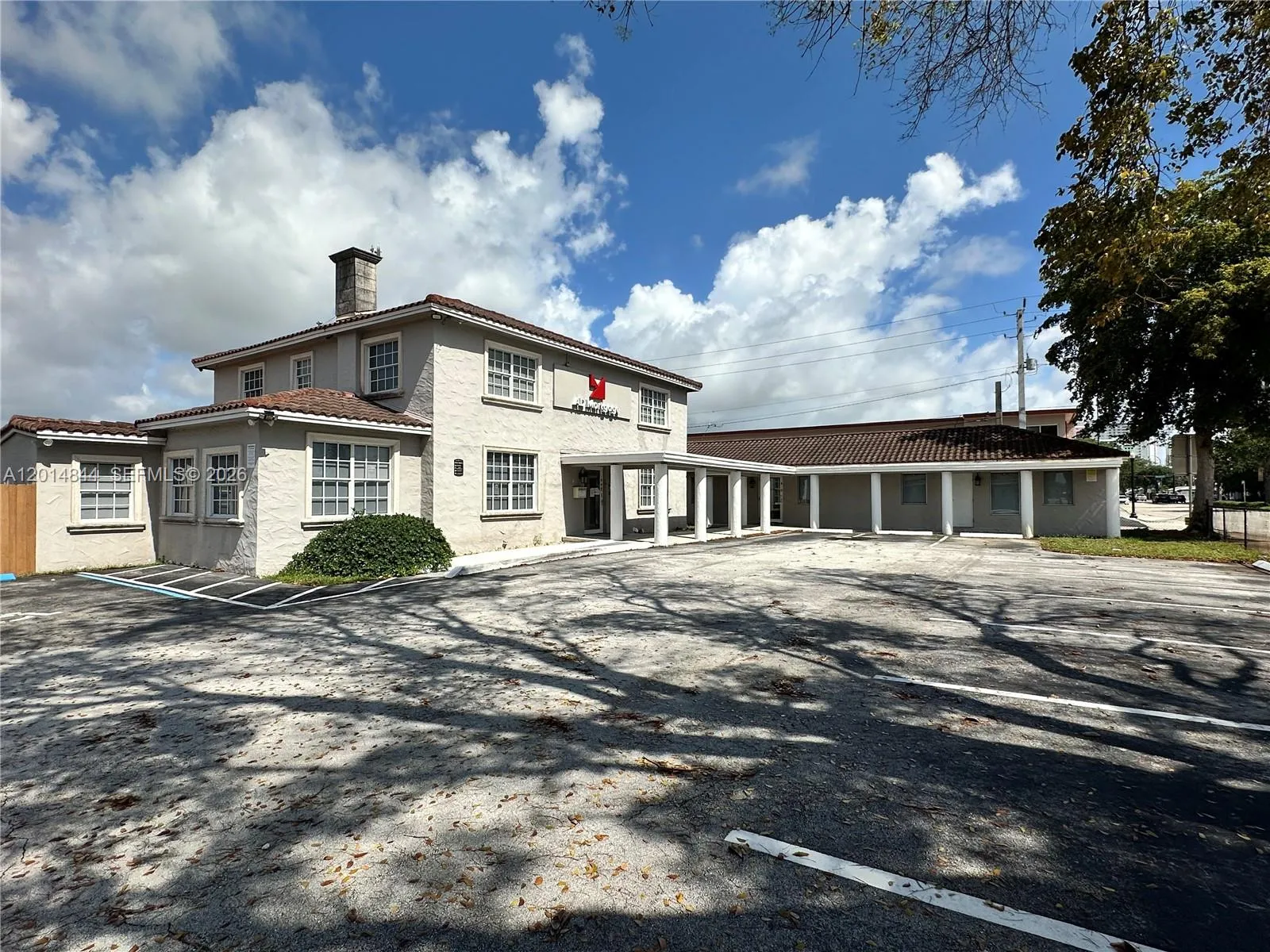 Foto de propiedad en 1040 S Federal Highway, Hollywood, FL 33020 Hollywood con MLS# 