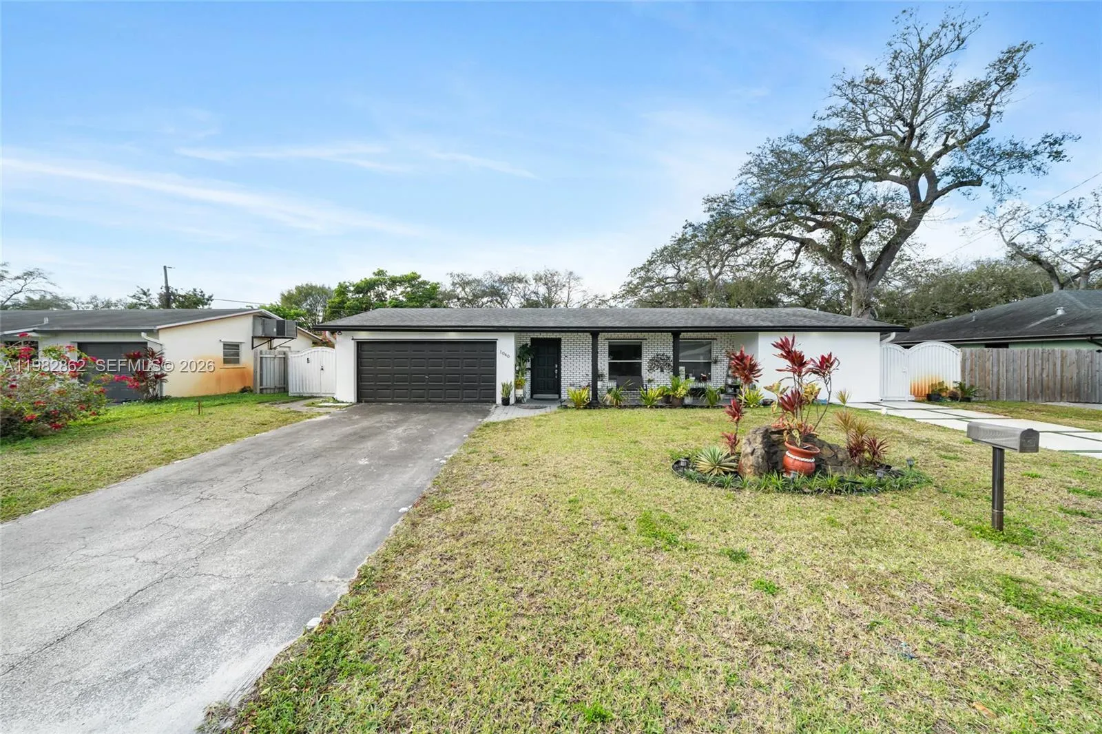 Foto de propiedad en 1040 SW 66th Avenue, Pembroke Pines, FL 33023 Pembroke Pines con MLS# 