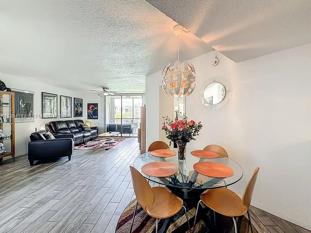Foto de propiedad en 10401 W Broward Boulevard 302, Plantation, FL 33324 Plantation con MLS# 