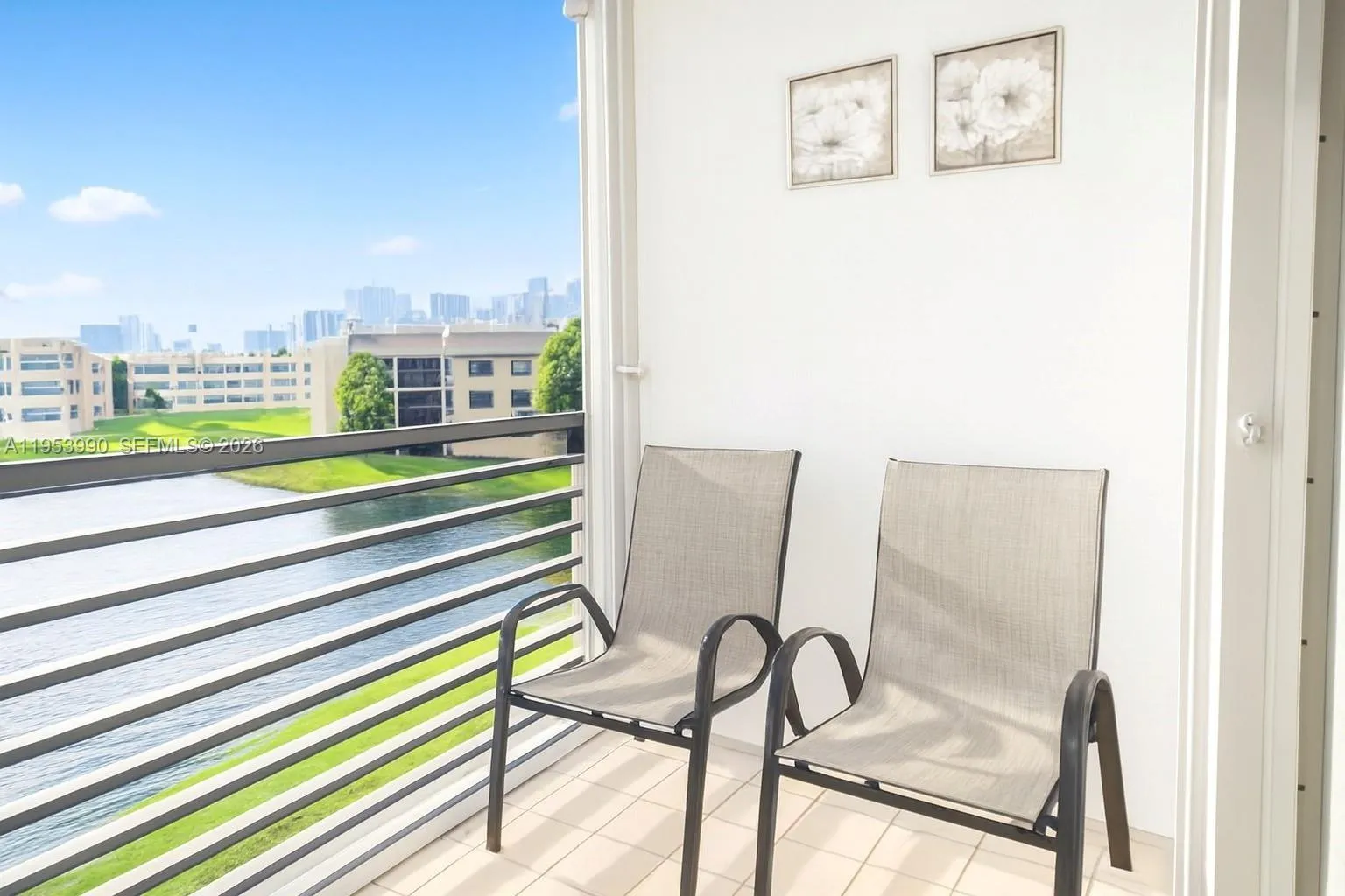 Foto de propiedad en 10405 Sunrise Lakes Boulevard 311, Sunrise, FL 33322 Sunrise con MLS# 
