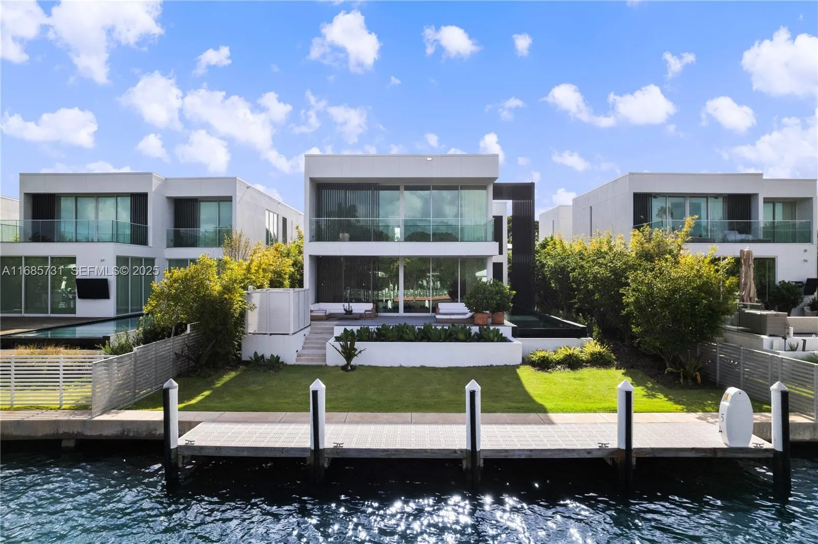 Foto de propiedad en 1041 W 48th Street, Miami Beach, FL 33140 Miami Beach con MLS# 