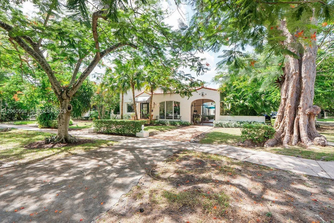 Foto de propiedad en 1042 Sorolla Avenue, Coral Gables, FL 33134 Coral Gables con MLS# 