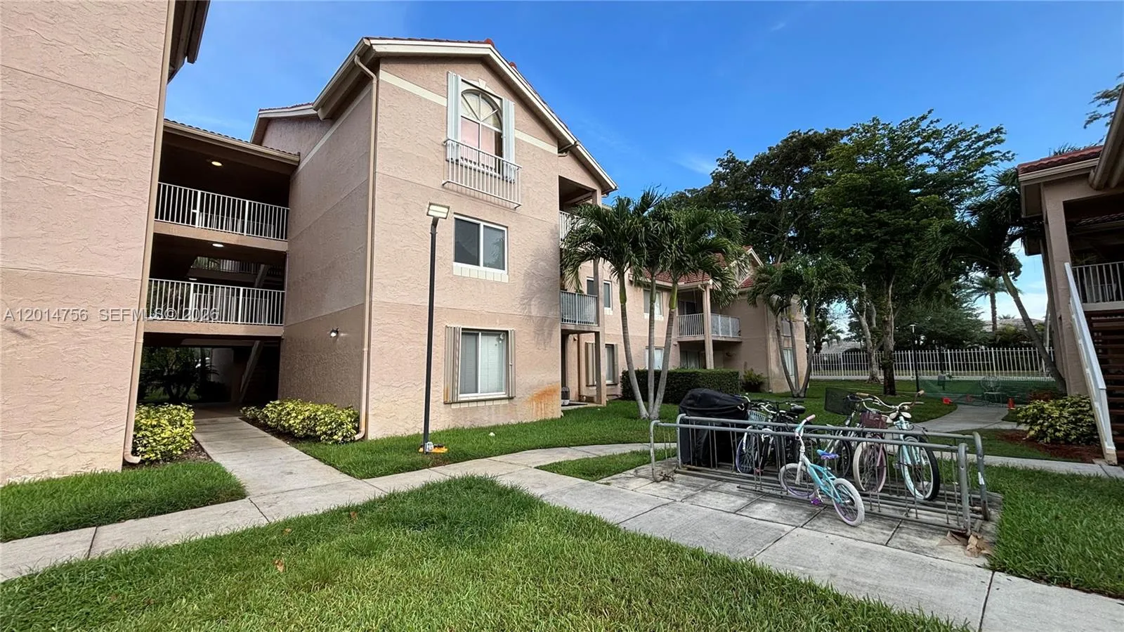 Foto de propiedad en 10420 SW 158th Court 105, Miami, FL 33196 Miami con MLS# 