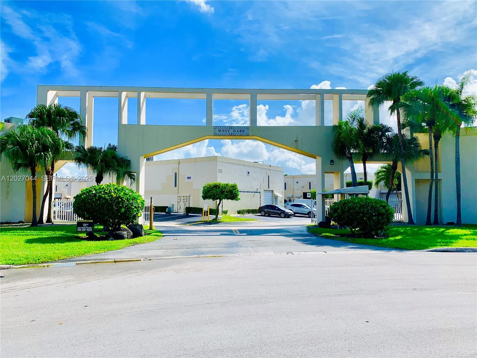 Foto de propiedad en 10421 NW 28 Street D-104, FL 33172  con MLS# 