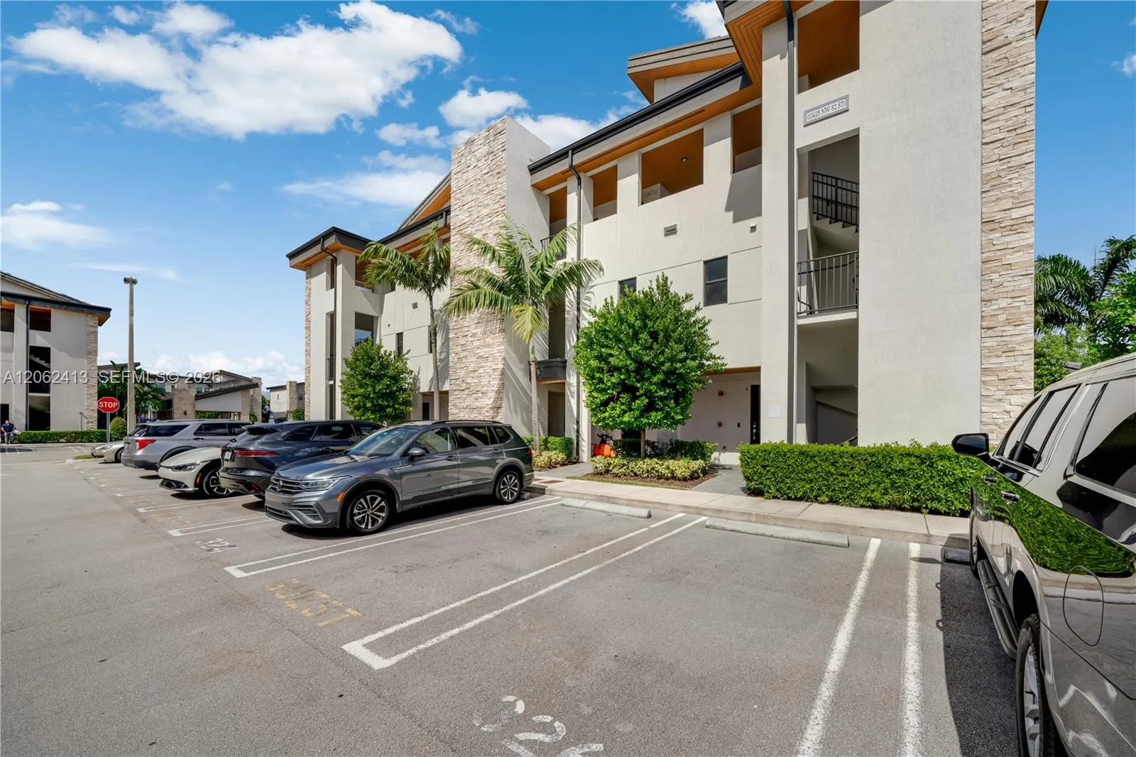 Foto de propiedad en 10425 NW 82nd Street 4, Doral, FL 33178 Doral con MLS# 