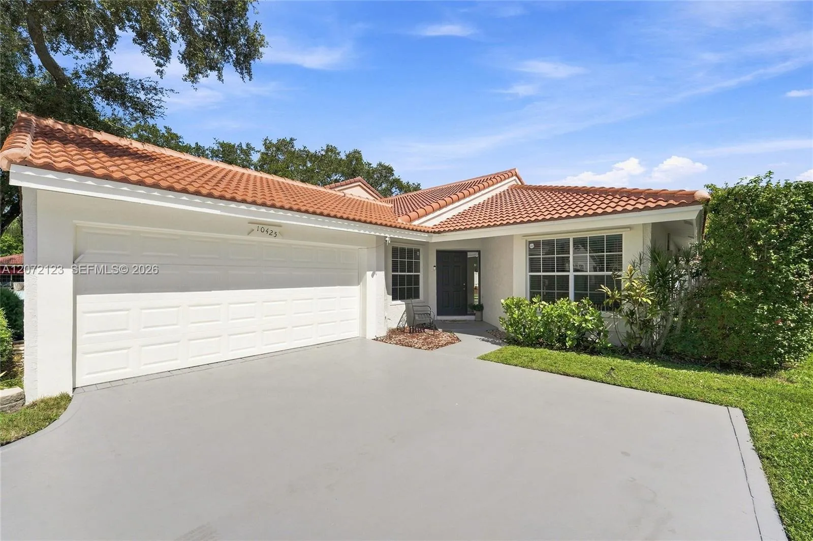 Foto de propiedad en 10425 NW 9th Manor, Coral Springs, FL 33071 Coral Springs con MLS# 