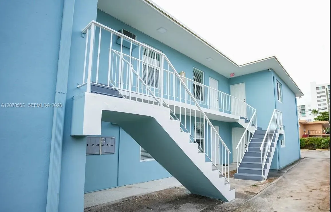 Foto de propiedad en 1043 NW 5th Street 5, Miami, FL 33128 Miami con MLS# 
