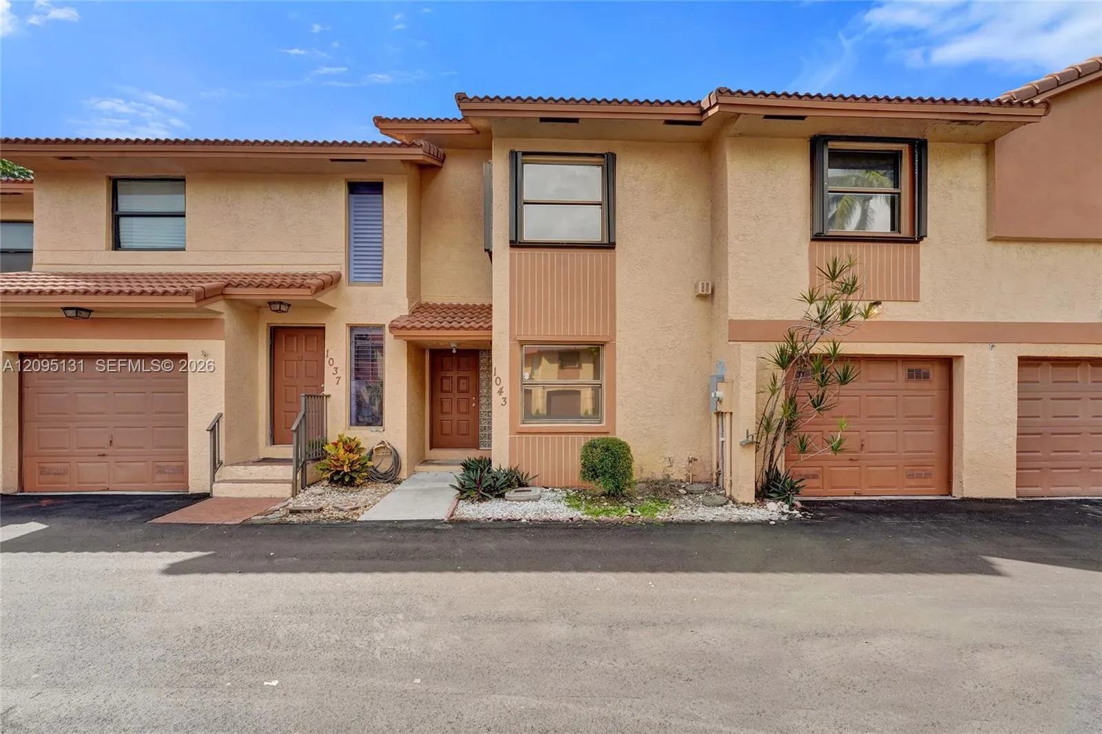 En Venta 1043 SW 113th Terrace, Pembroke Pines, FL 33025, Pembroke Pines, FL 33025