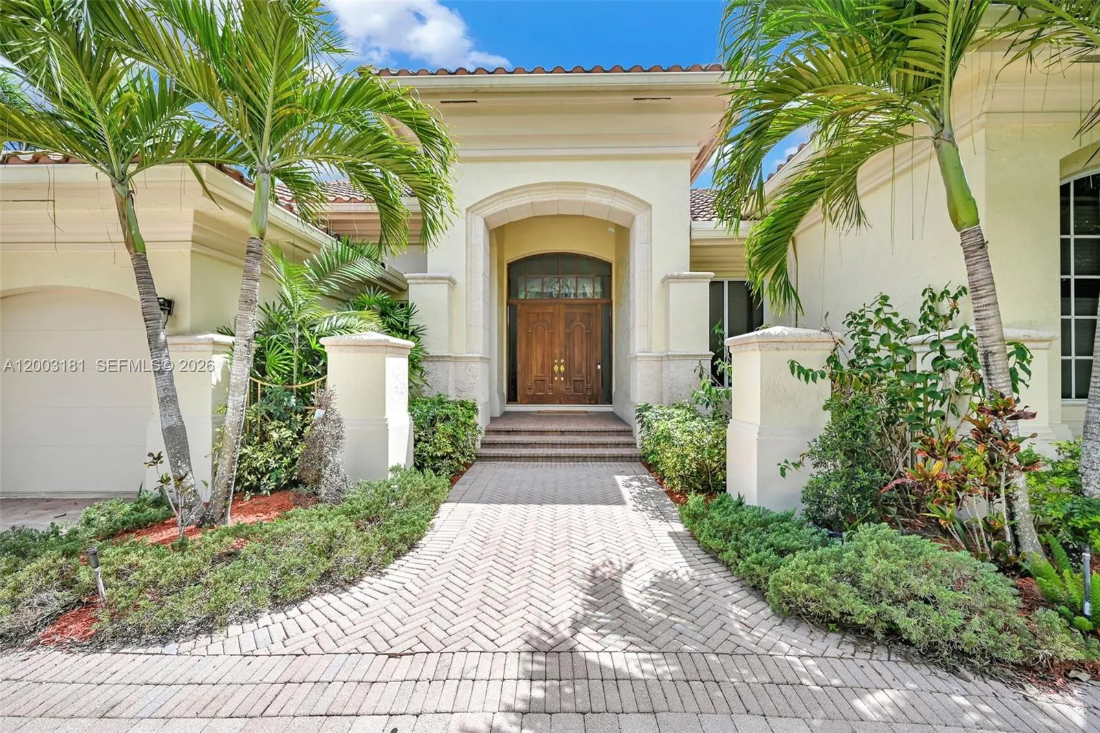 Foto de propiedad en 10430 Kestrel Street, Plantation, FL 33324 Plantation con MLS# 