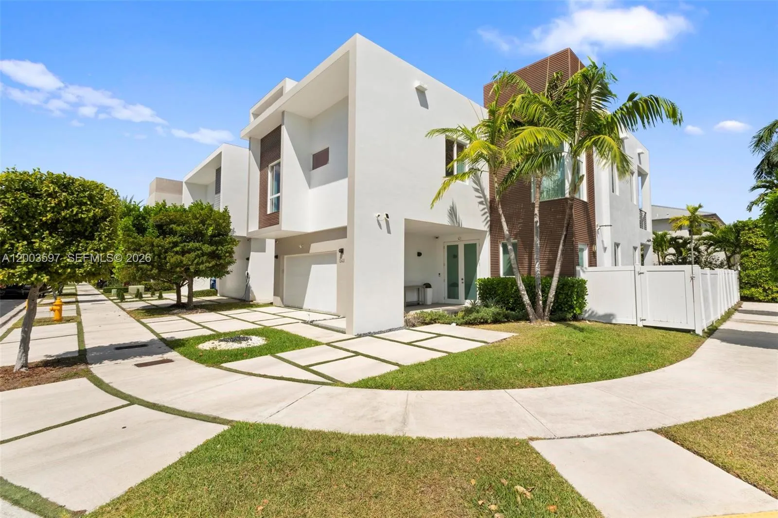 Foto de propiedad en 10431 NW 68th Terrace, Doral, FL 33178 Doral con MLS# 