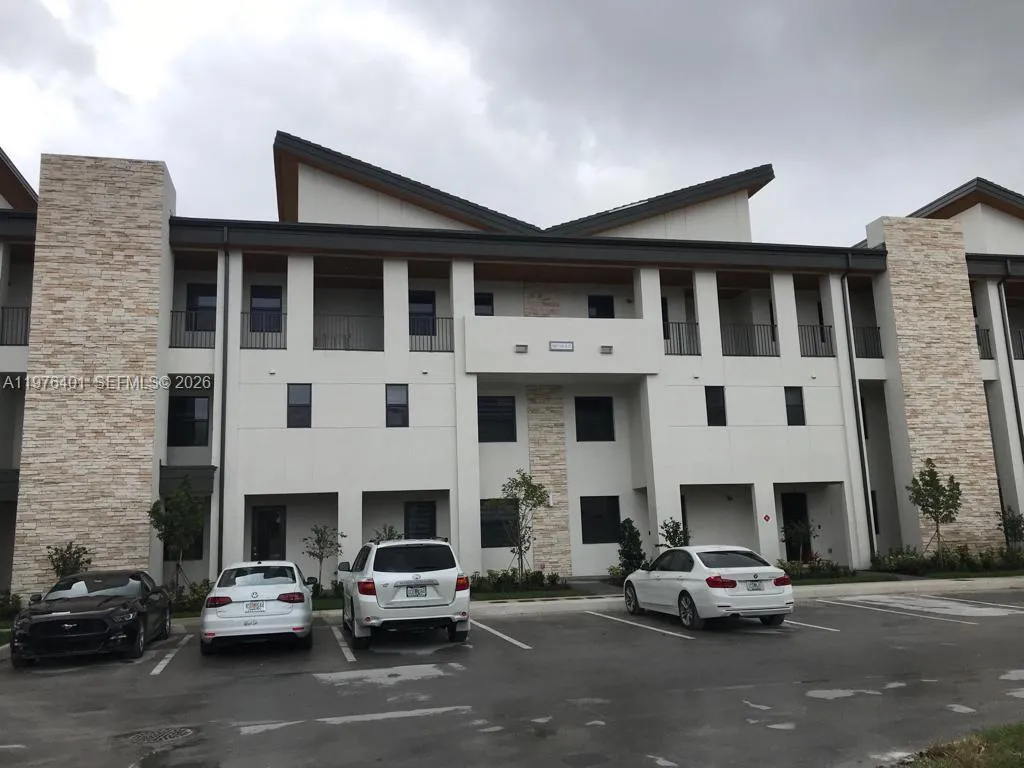 Foto de propiedad en 10431 NW 82nd Street 5, Doral, FL 33178 Doral con MLS# 