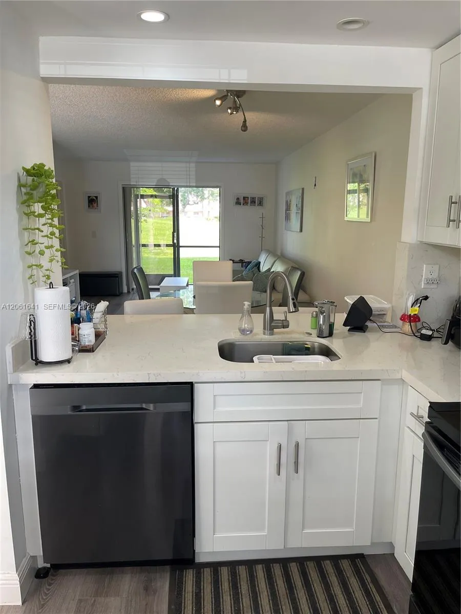 Foto de propiedad en 10434 Sunrise Lakes Boulevard 107, Sunrise, FL 33322 Sunrise con MLS# 