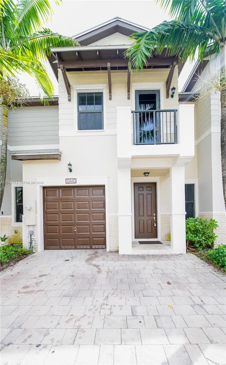 Foto de propiedad en 10440 NW 61st Lane, Doral, FL 33178 Doral con MLS# 