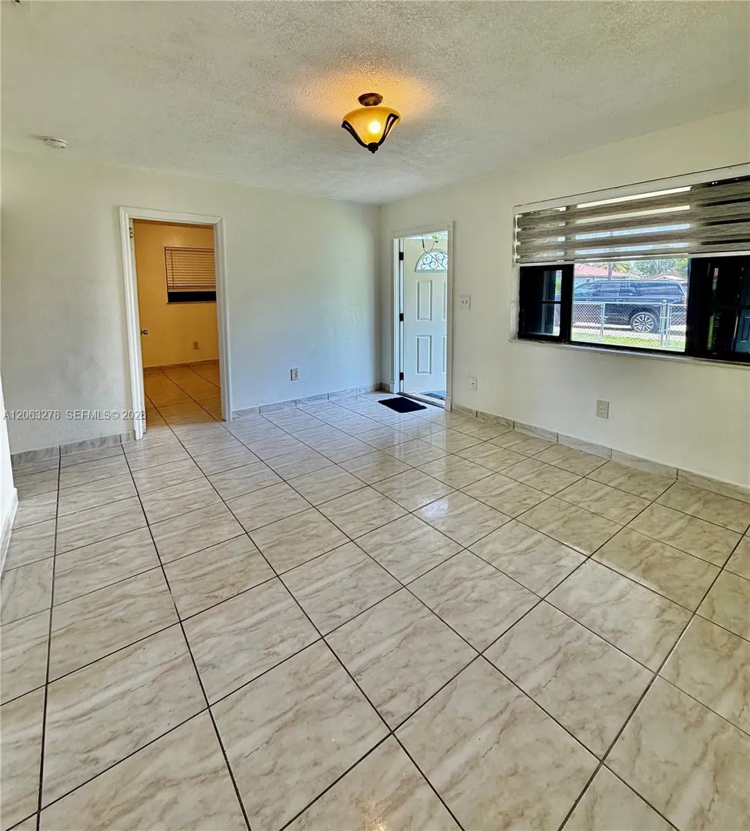 Foto de propiedad en 10442 SW 180th Street 10442, Miami, FL 33157 Miami con MLS# 