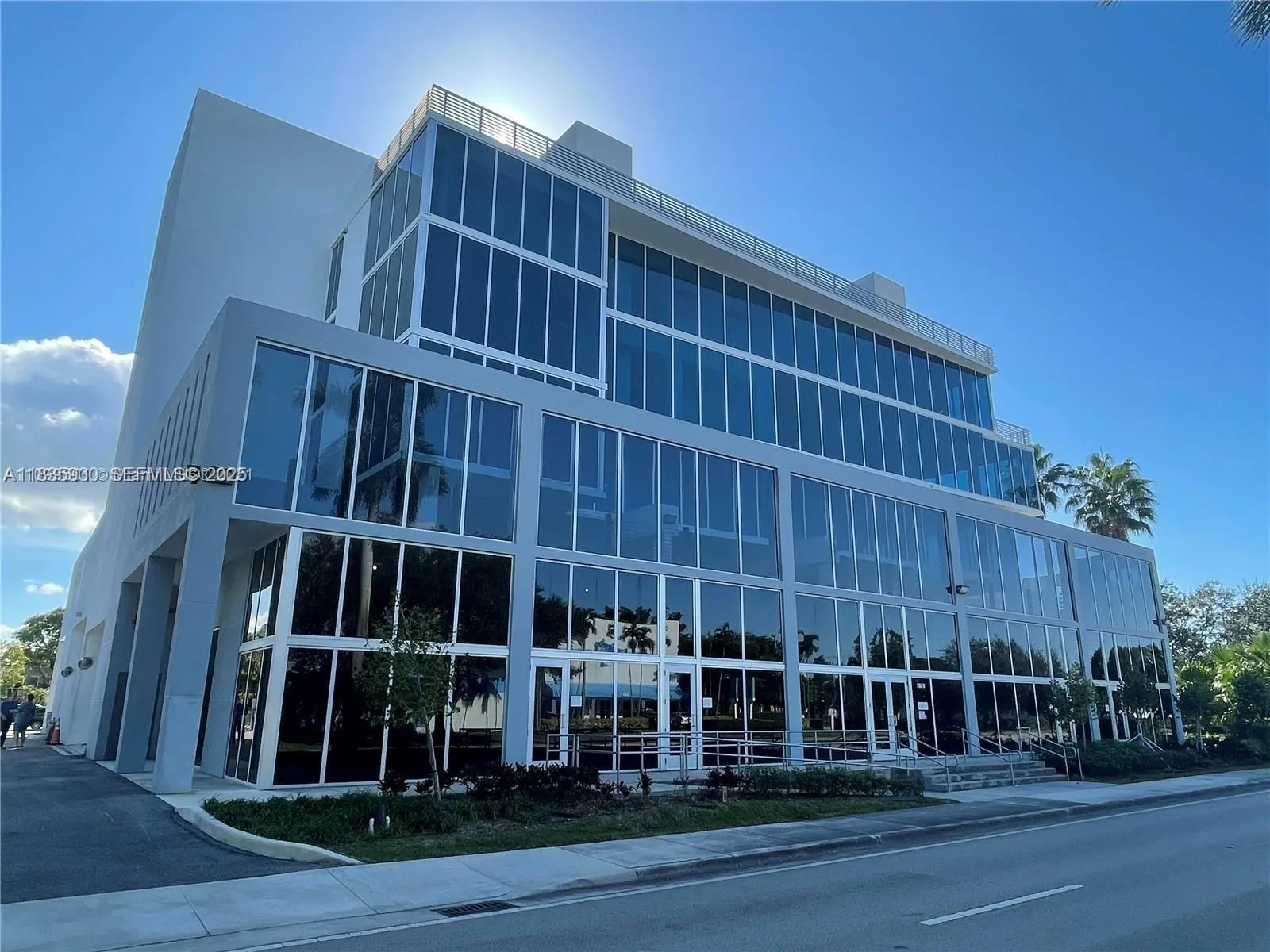 Foto de propiedad en 10450 NW 33rd Street 101-102, Doral, FL 33172 Doral con MLS# 