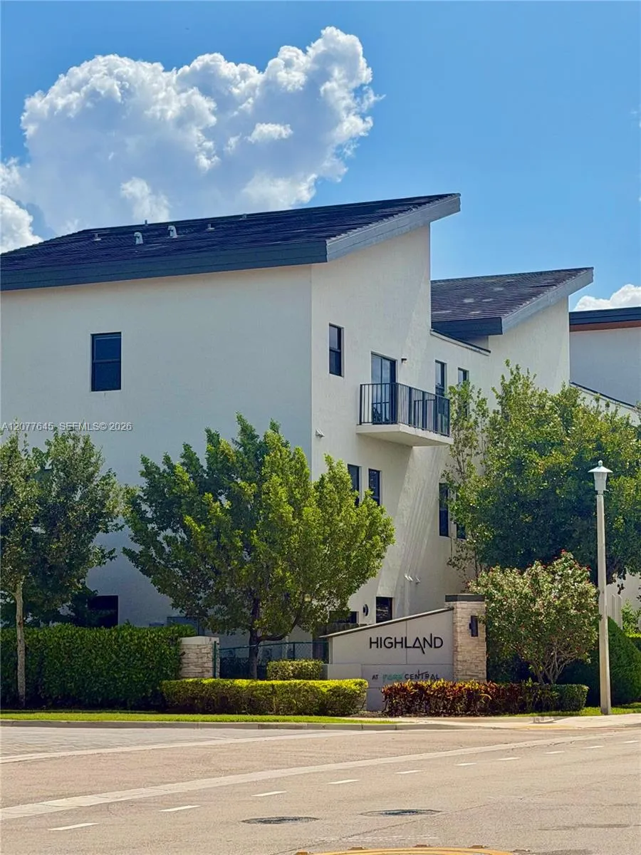 Foto de propiedad en 10455 NW 82nd Street 10, Doral, FL 33178 Doral con MLS# 