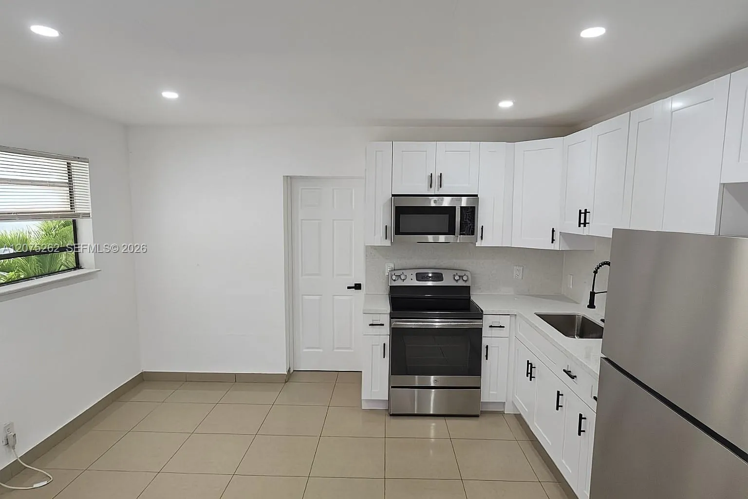 Foto de propiedad en 1046 Foster Road 0, Hallandale Beach, FL 33009 Hallandale Beach con MLS# 