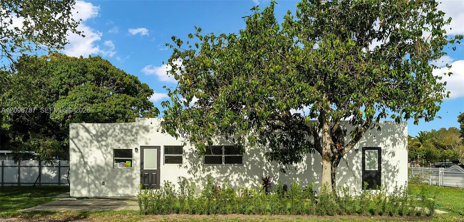 En Venta 1046 Jann Avenue, Opa-Locka, FL 33054, Opa-Locka, FL 33054