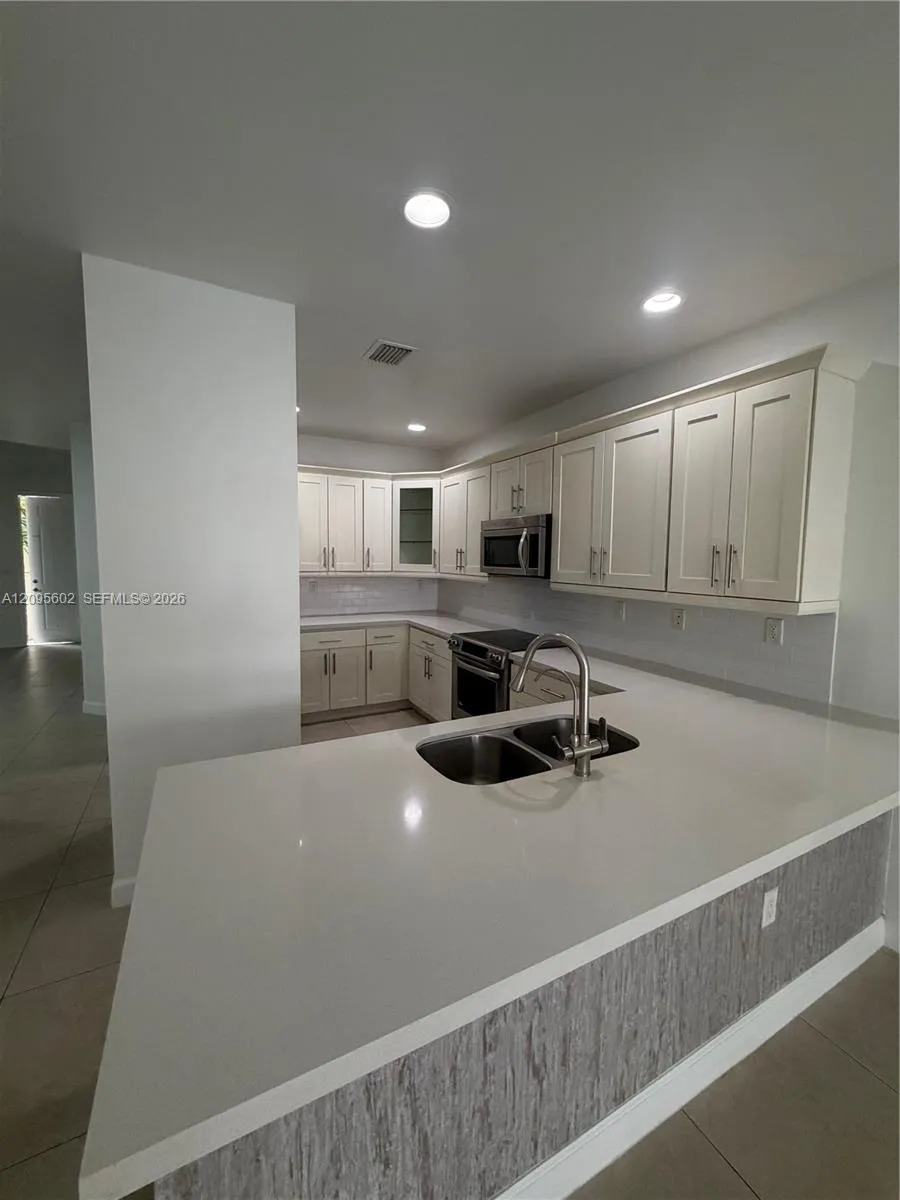 En Renta 10461 NW 61st Street, Doral, FL 33178, Doral, FL 33178