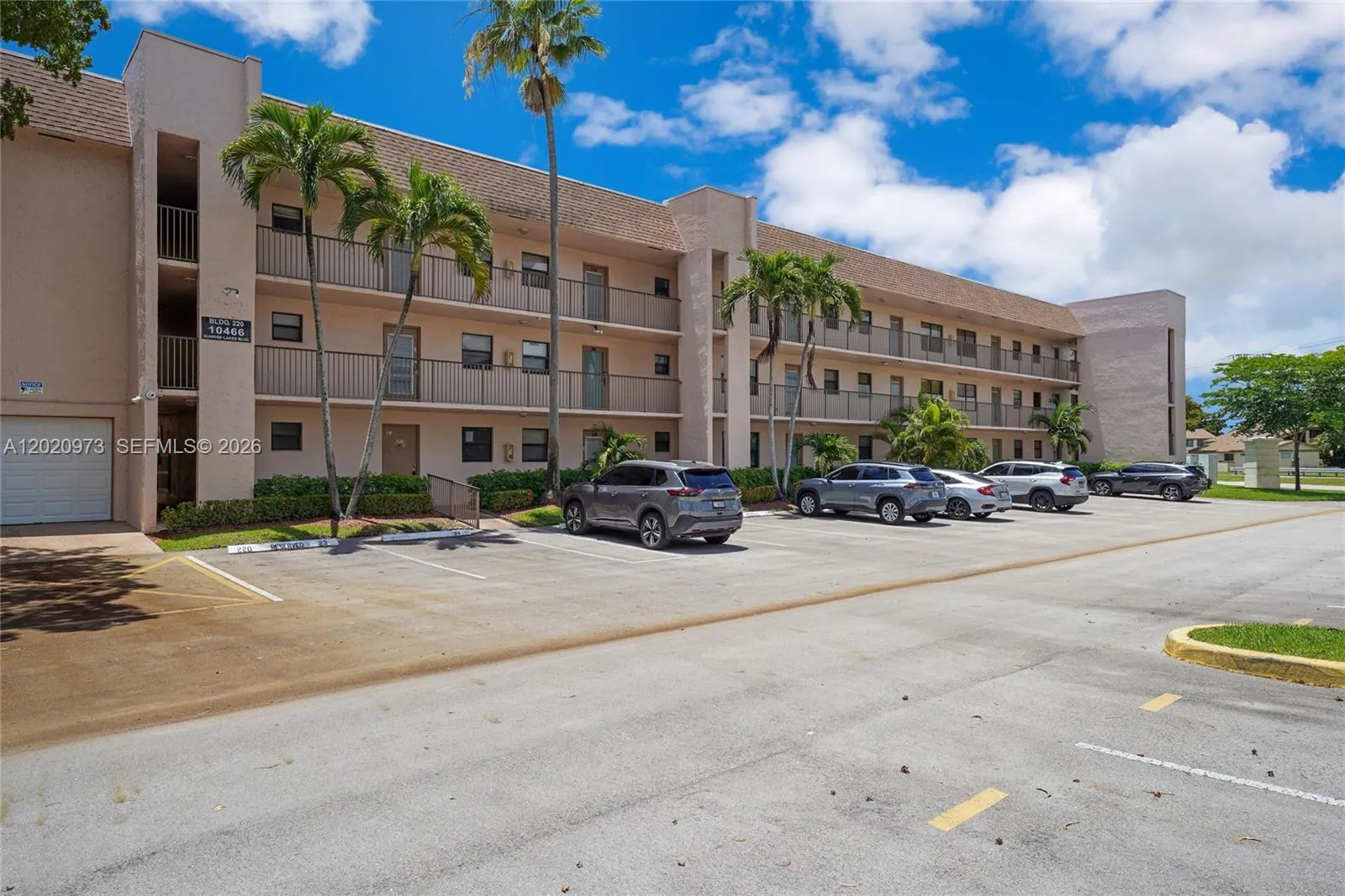 Foto de propiedad en 10466 Sunrise Lakes Boulevard 107, Sunrise, FL 33322 Sunrise con MLS# 