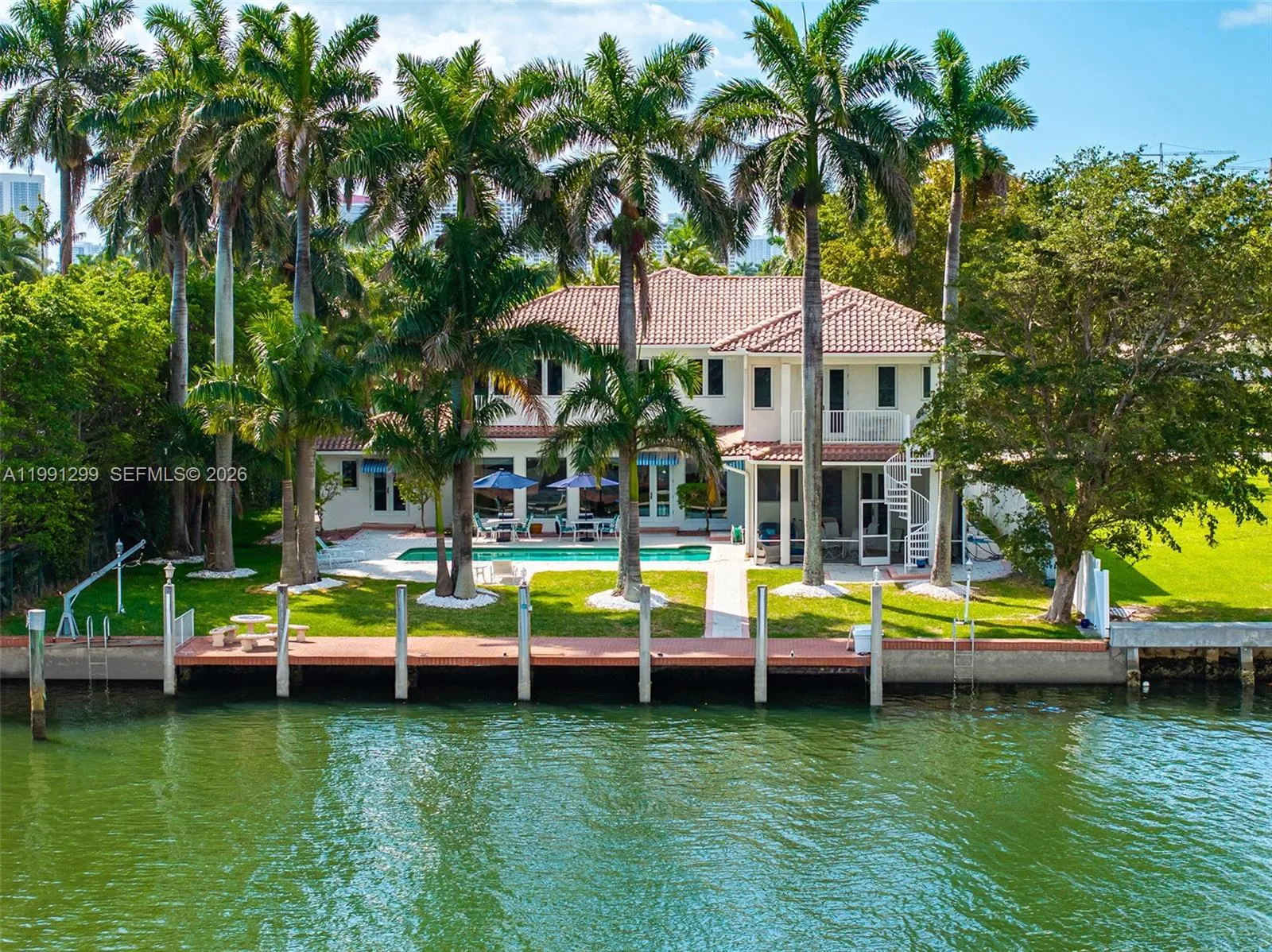 Vendido 1047 S Southlake Drive, Hollywood, FL 33019, Hollywood, FL 33019