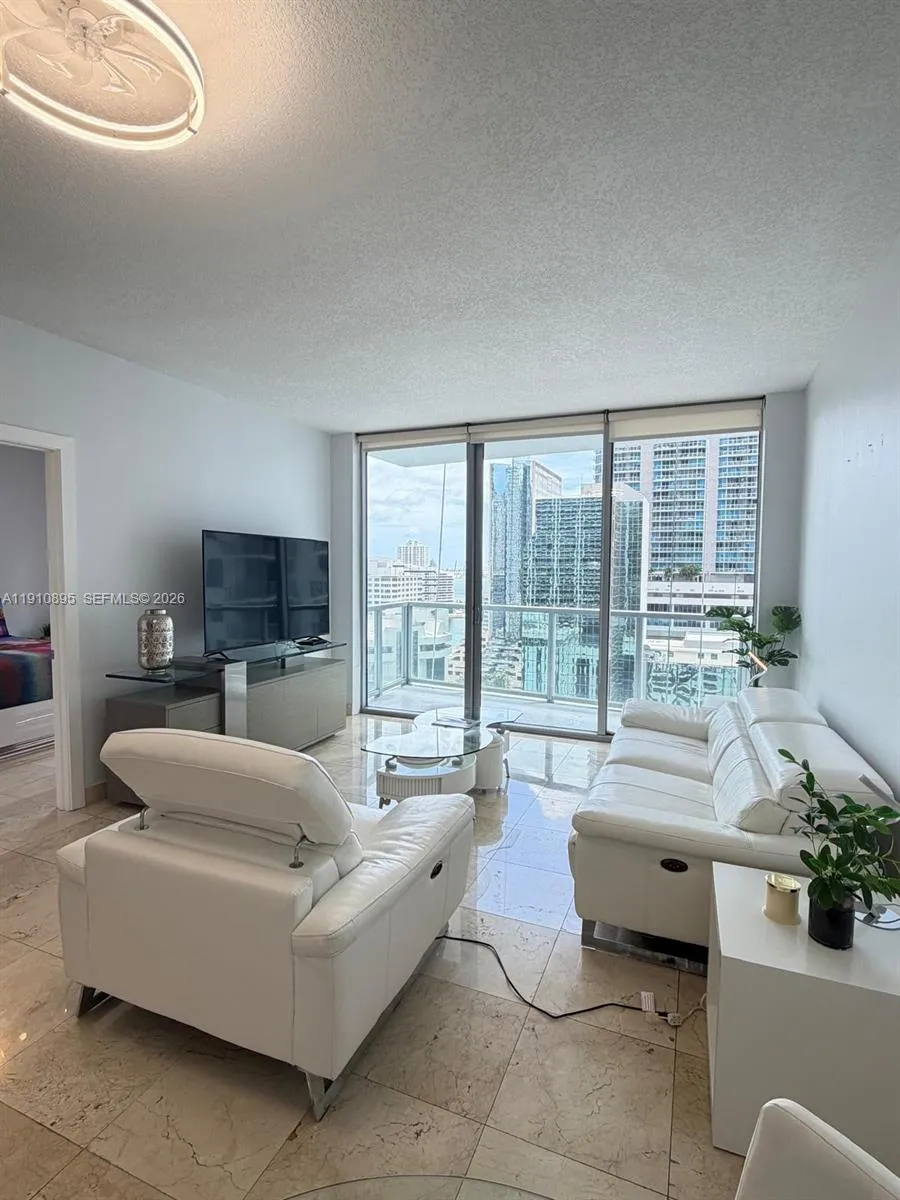 Foto de propiedad en 1050 Brickell Avenue 1904, Miami, FL 33131 Miami con MLS# 