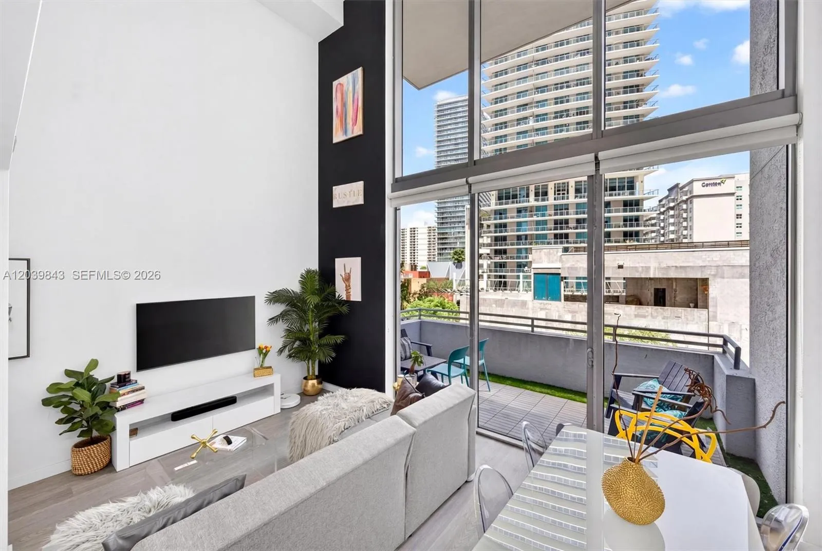 Foto de propiedad en 1050 Brickell Avenue 420, Miami, FL 33131 Miami con MLS# 