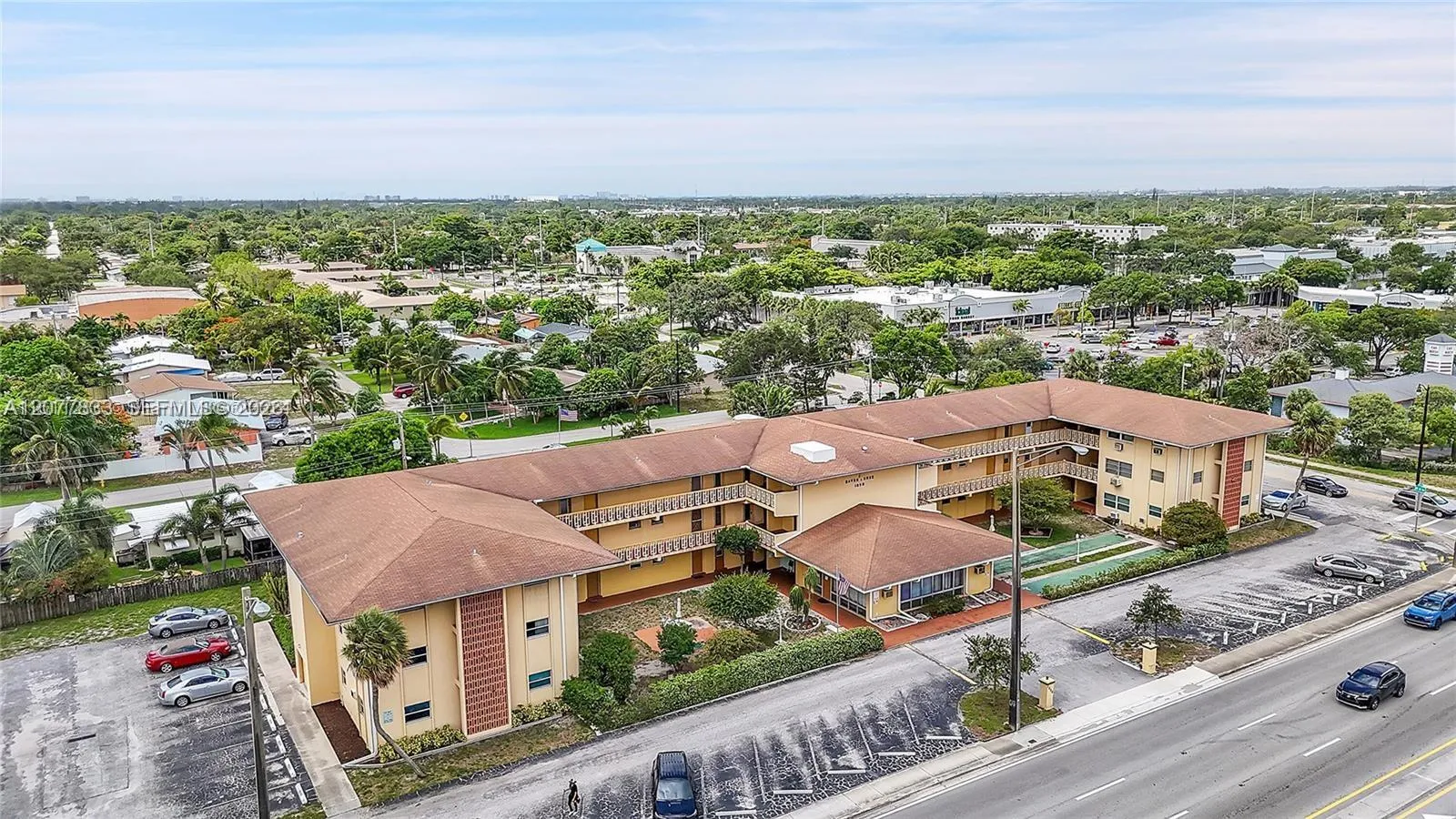 Foto de propiedad en 1050 E Sample Road 309, Pompano Beach, FL 33064 Pompano Beach con MLS# 