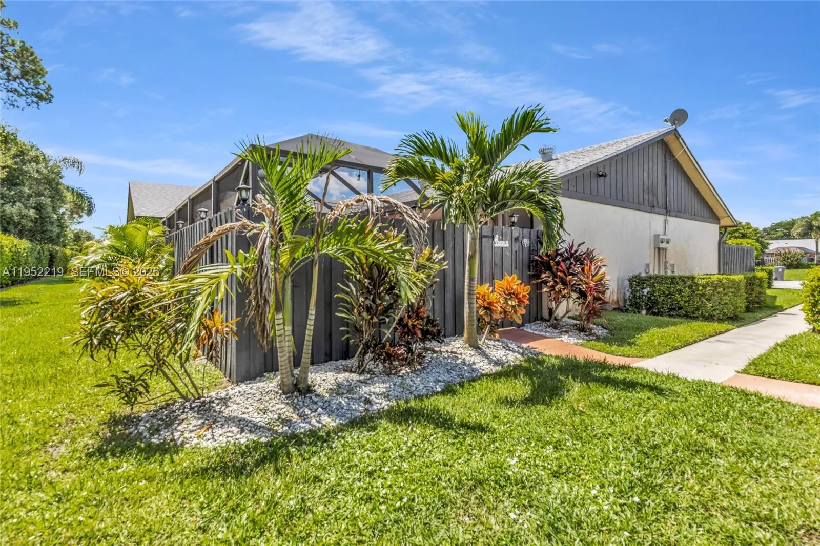 Foto de propiedad en 1050 Summit Trail Circle B, West Palm Beach, FL 33415 West Palm Beach con MLS# 