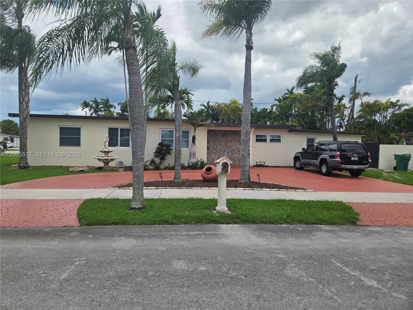 Foto de propiedad en 10500 SW 30th Street, Miami, FL 33165 Miami con MLS# 