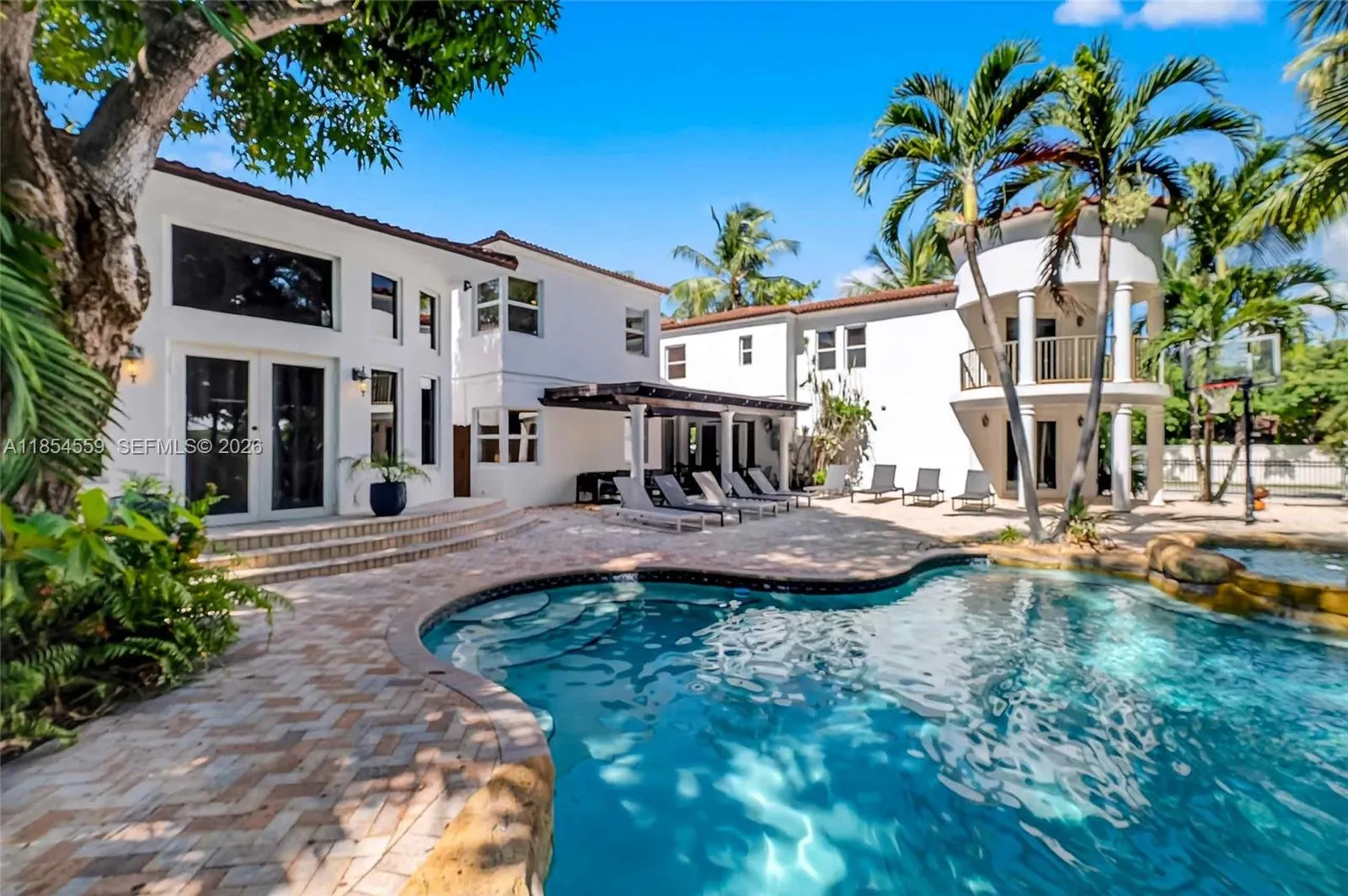Foto de propiedad en 1051 NE 89th Street, Miami, FL 33138 Miami con MLS# 