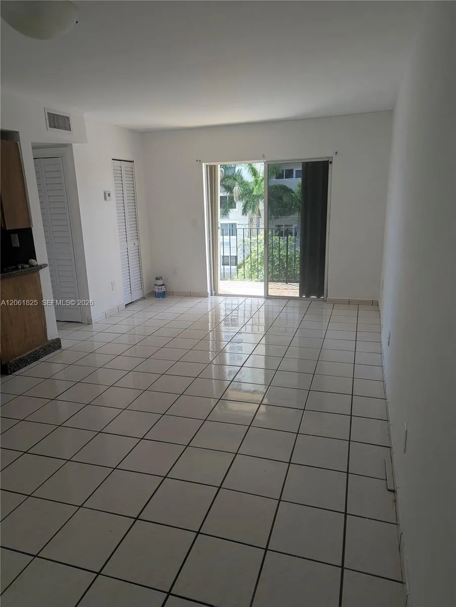 En Venta 1051 SW 1st Street 411, Miami, FL 33130, Miami, FL 33130