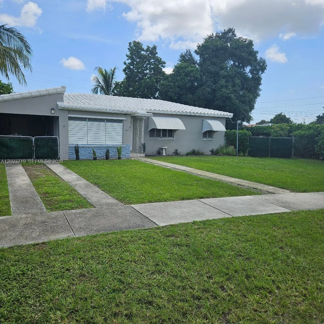 En Venta 1051 SW 72nd Court, Miami, FL 33144, Miami, FL 33144