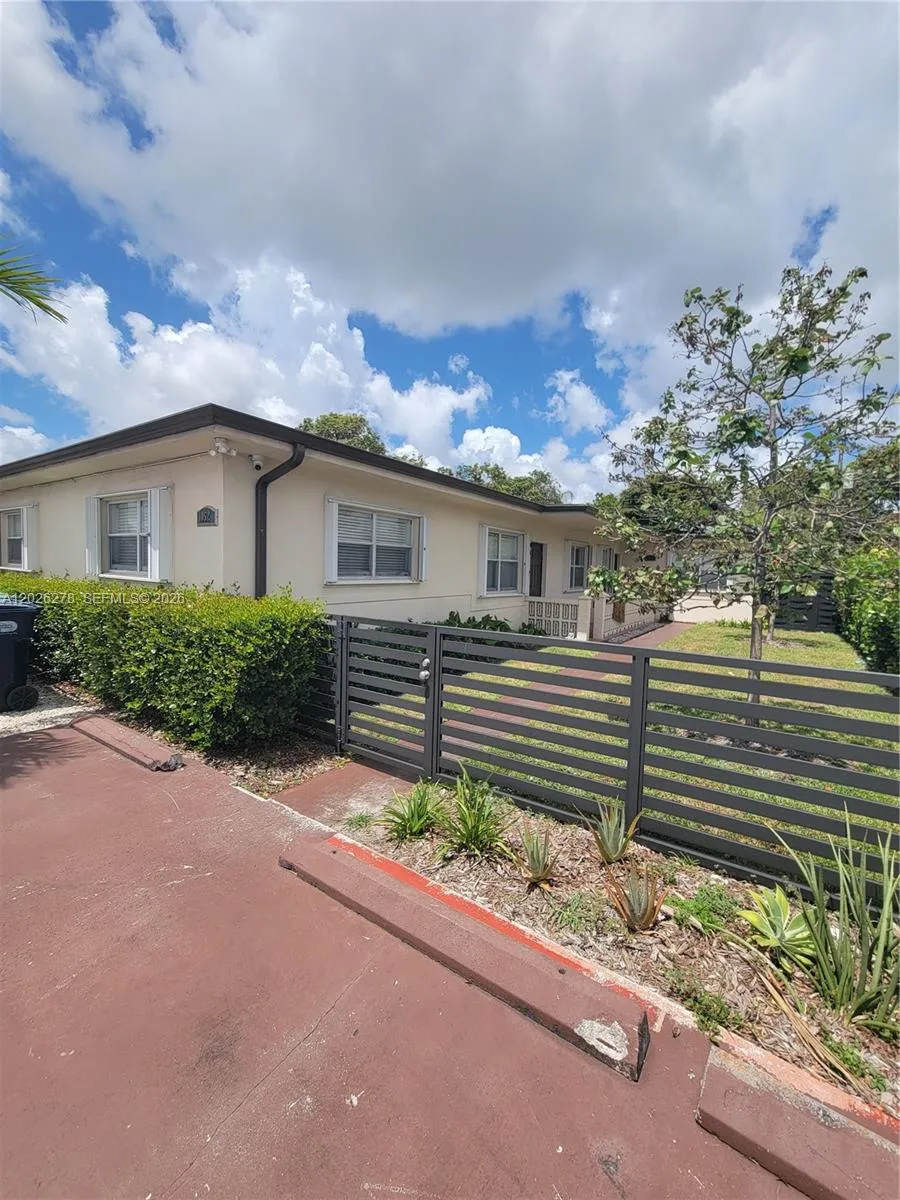 En Renta 1052 SW 79th Avenue ., Miami, FL 33144, Miami, FL 33144
