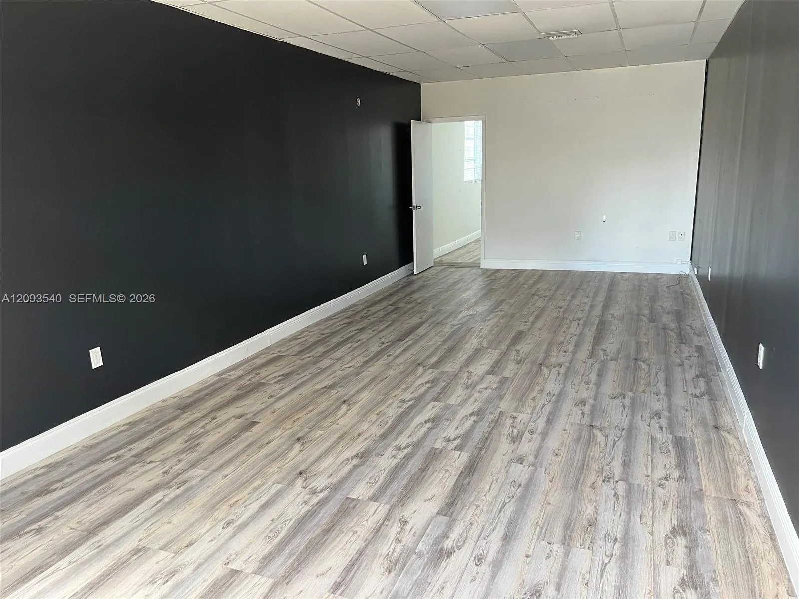En Renta 10527 SW 40th Street FOR OFFICE ONLY, Miami, FL 33165, Miami, FL 33165