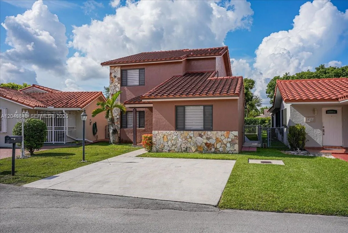Foto de propiedad en 10528 SW 69th Terrace, Miami, FL 33173 Miami con MLS# 