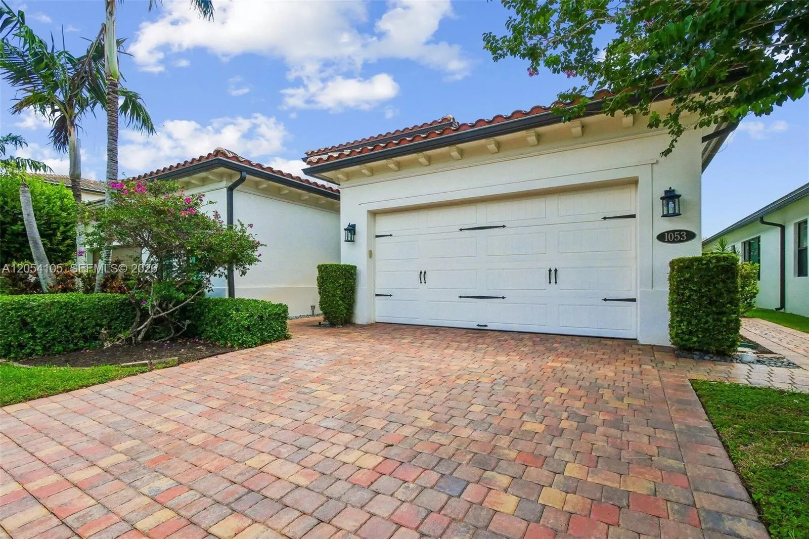 Foto de propiedad en 1053 SW 113th Way, Pembroke Pines, FL 33025 Pembroke Pines con MLS# 
