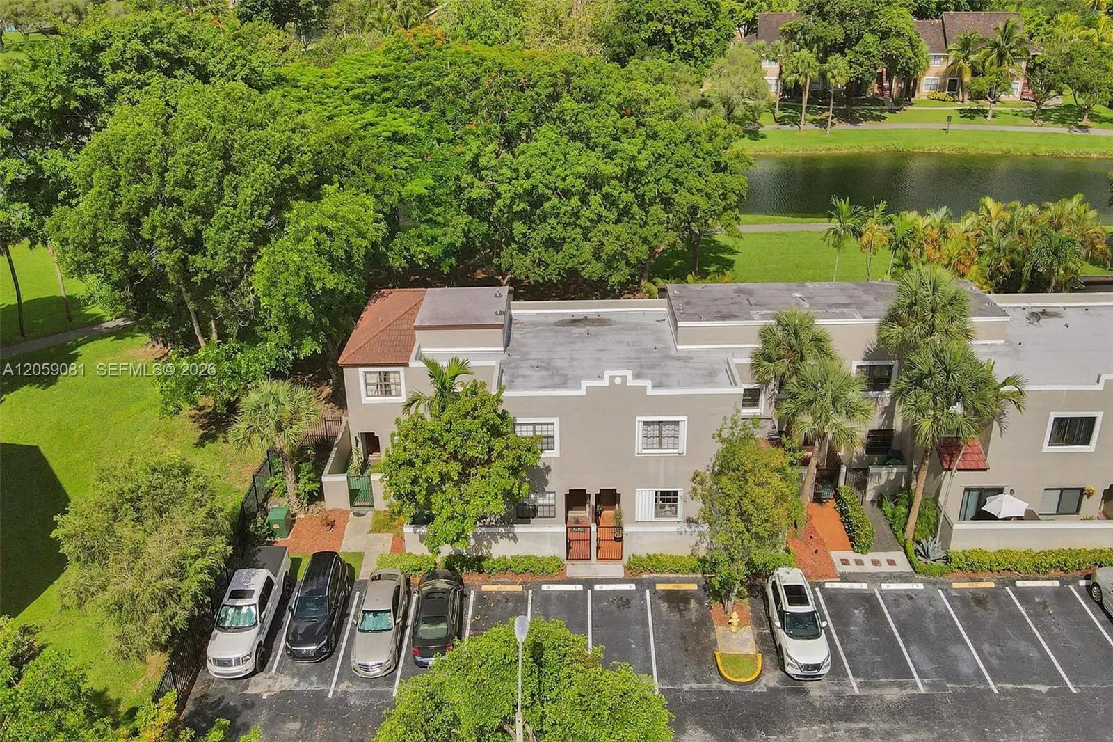 Foto de propiedad en 10540 SW 154th Court 7, Miami, FL 33196 Miami con MLS# 