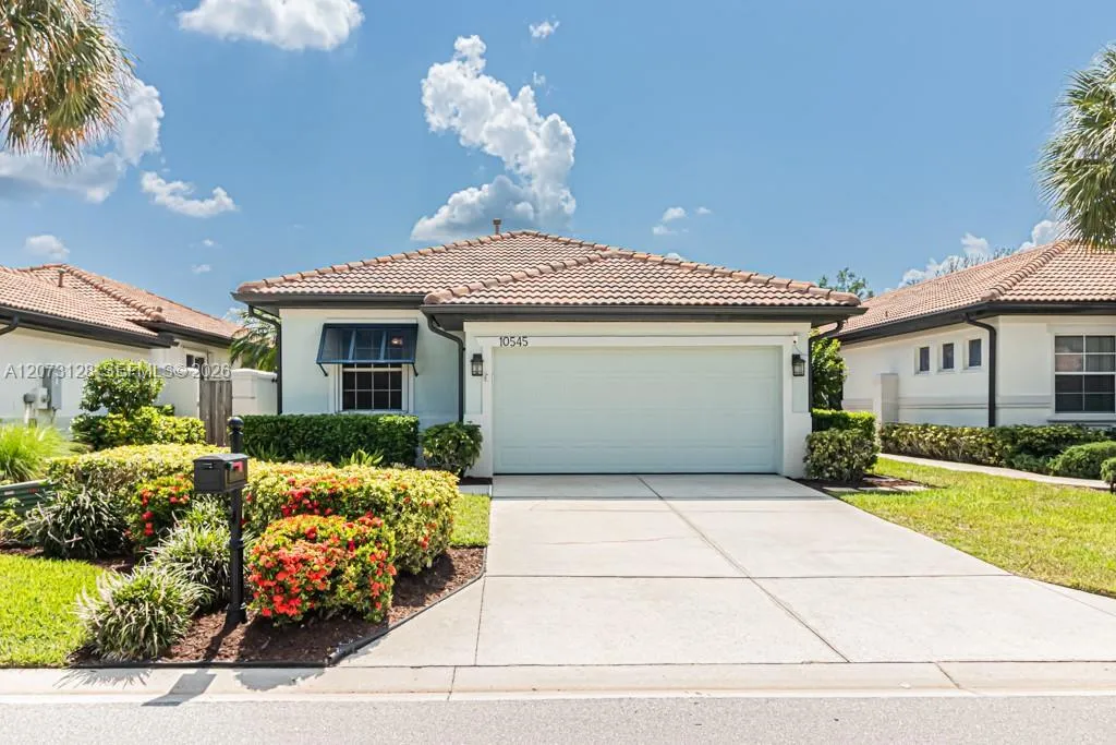 Foto de propiedad en 10545 Avila Circle, Fort Myers, FL 33913 Fort Myers con MLS# 