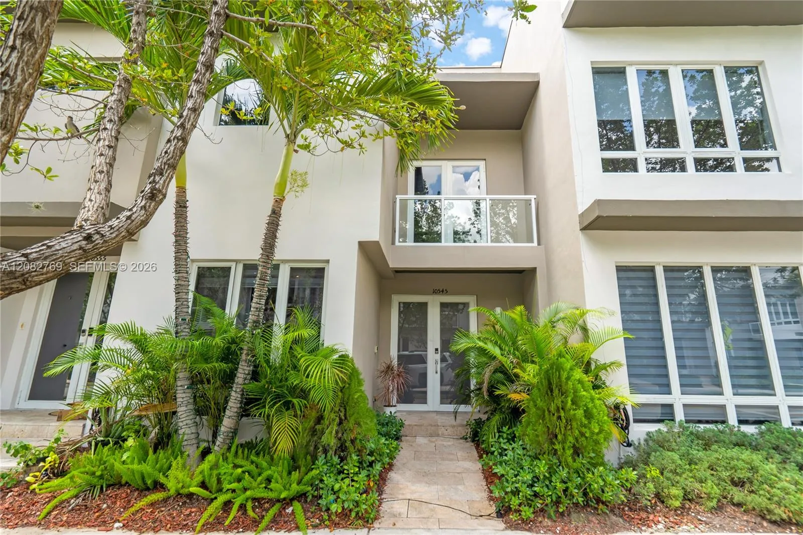Foto de propiedad en 10545 NW 63rd Terrace, Doral, FL 33178 Doral con MLS# 