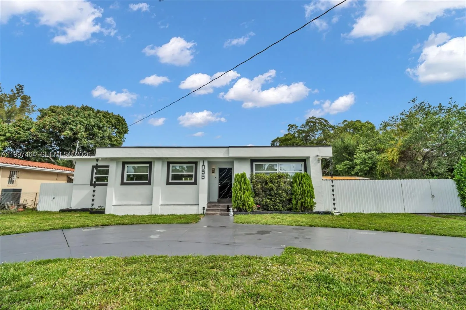 Foto de propiedad en 1055 NE 144th Street, North Miami, FL 33161 North Miami con MLS# 