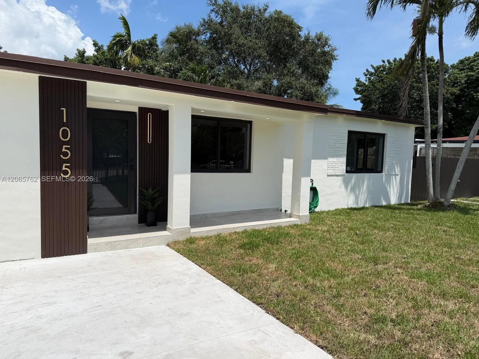 En Venta 1055 NW 143rd Street, Miami, FL 33168, Miami, FL 33168