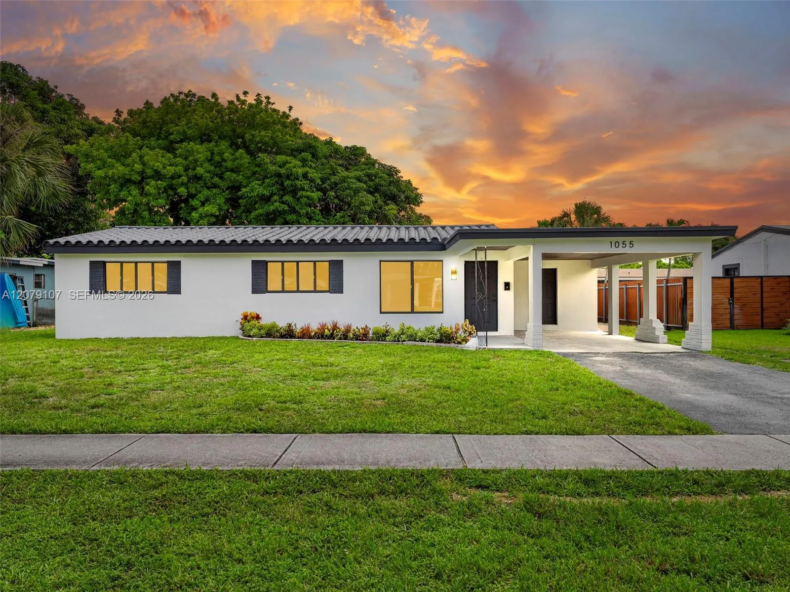 Foto de propiedad en 1055 Wyoming Avenue, Fort Lauderdale, FL 33312 Fort Lauderdale con MLS# 