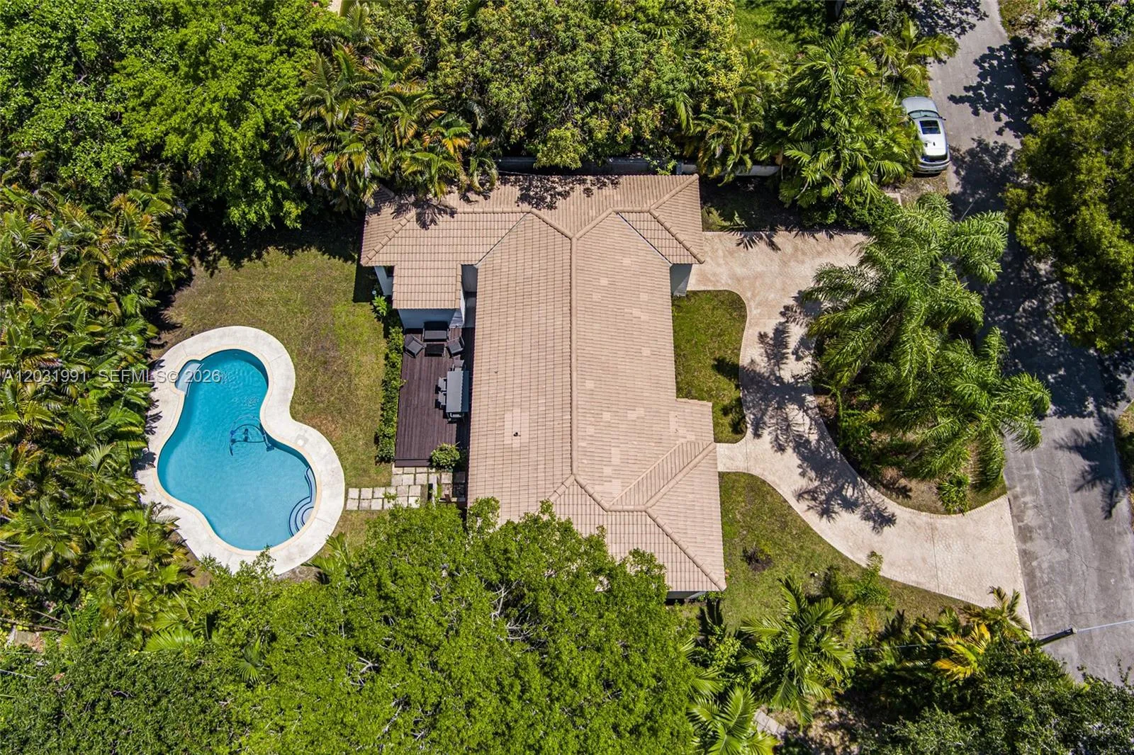 Foto de propiedad en 10550 NE 3rd Court, Miami Shores, FL 33138 Miami Shores con MLS# 