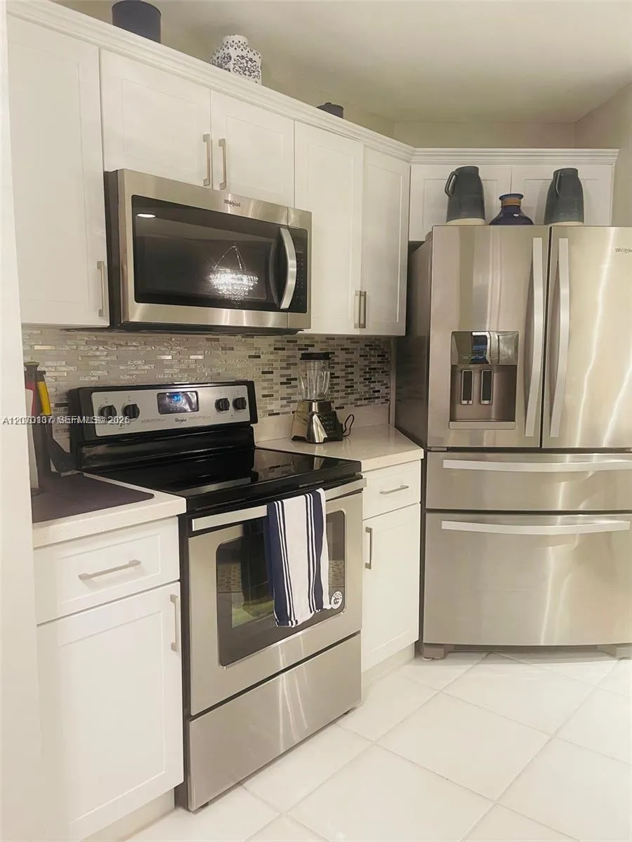 Foto de propiedad en 10551 W Broward Boulevard 111, Plantation, FL 33324 Plantation con MLS# 