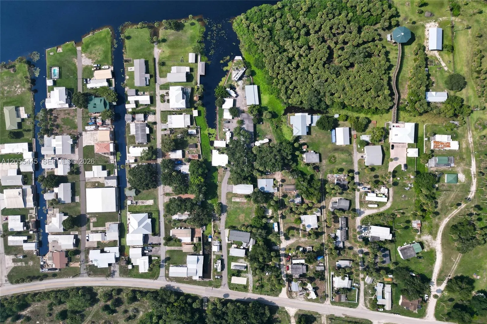 Foto de propiedad en 1059 Marina Lane, Moore Haven, FL 33471 Moore Haven con MLS# 