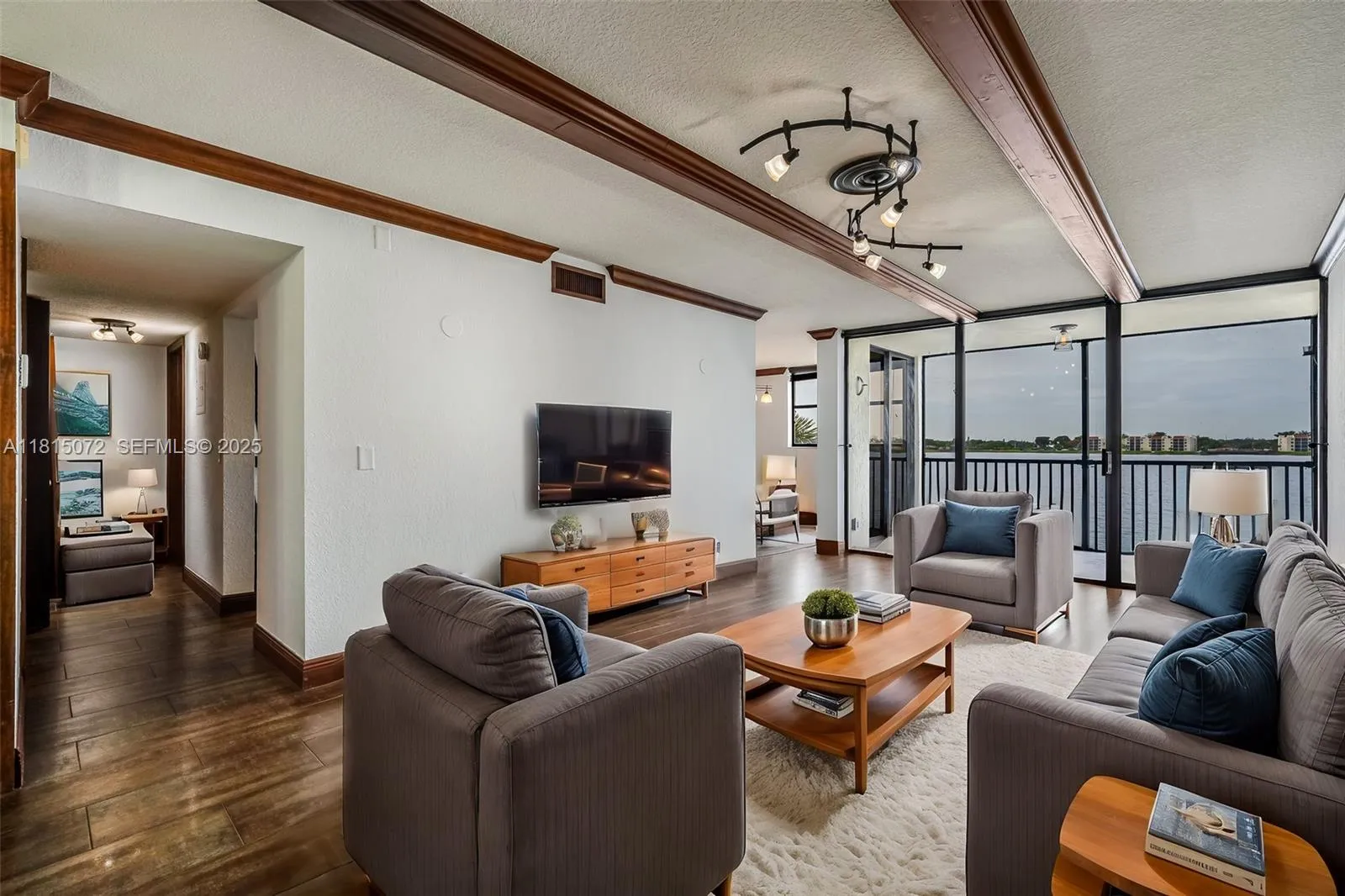 Foto de propiedad en 106 Lake Emerald Drive 210, Oakland Park, FL 33309 Oakland Park con MLS# 