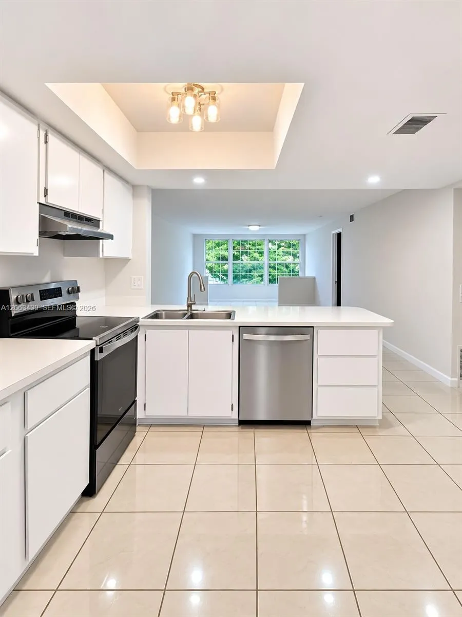 Foto de propiedad en 106 Palm Beach Trace Drive 106, Royal Palm Beach, FL 33411 Royal Palm Beach con MLS# 